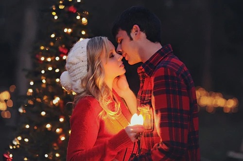 couple kissing at Christmas
