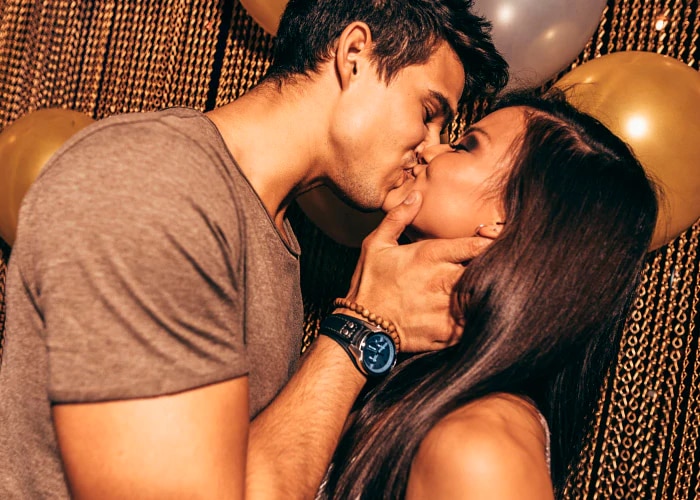5 Best Tips for Kissing Someone with Braces - Blog Flirt.com