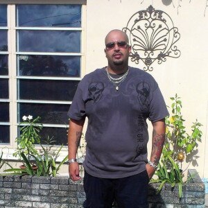 Latina man joses is looking for a partner