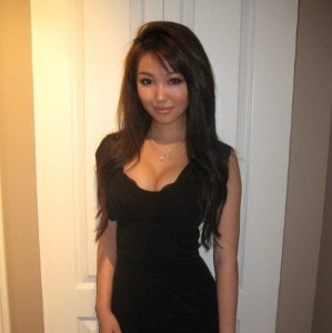 Asian woman fgres is looking for a partner
