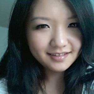 Asian woman sonia is looking for a partner