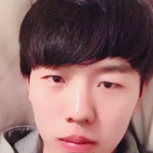 Asian man youngjin is looking for a partner