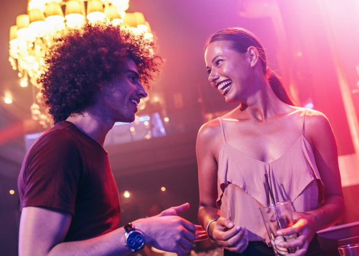 Flirt-how-to-chat-with-girls-on-the-dance-floor