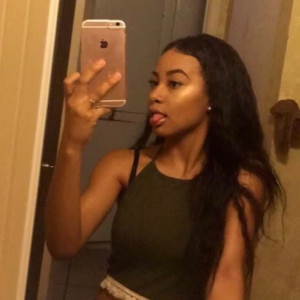 Black woman kise is looking for a partner